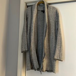 Ann Taylor Herringbone Shawl - XS - Light grey and white